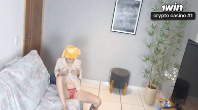 Brazilian hotty wifey in undergarments tempts delivery man - entregador real har