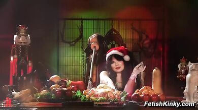 Merry Bitchmas Siouxsie Q trains Grayson