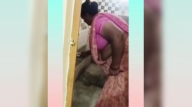 Bhabhi saree side boob