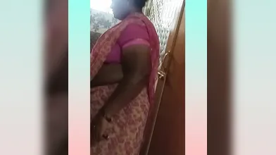 Bhabhi saree side boob