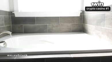 Playing in the Bath - Alexis Zara Fucks Pussy Underwater Wet T Jeans Strip