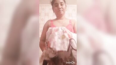 Big Boobs Horny Slut Showing & Fingering