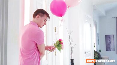 Mother's Day with FapHouse Pornstar: Super super hot XXX porn. Time to get nasty