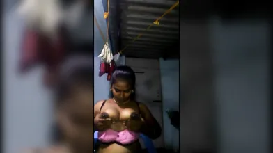 Tamil tailor aunty show her boobs