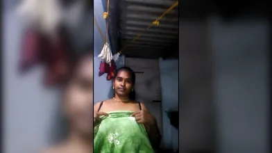Tamil tailor aunty show her boobs