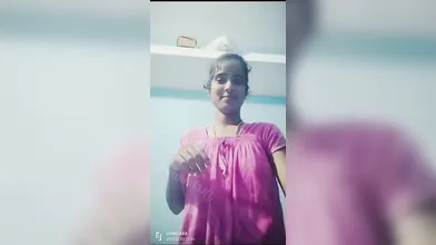 Tamil girl show her boobs