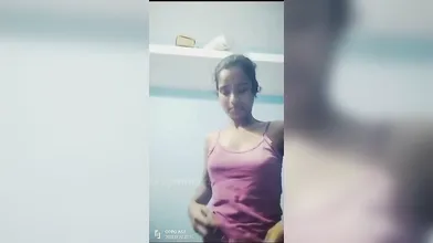 Tamil girl show her boobs