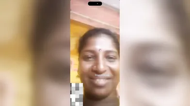 Two Tamil aunty show her boobs