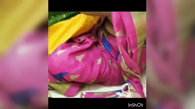Lakshmi aunty saree side boob