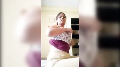 Tamil angry girlfriend show her bra