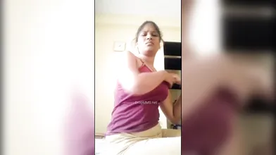 Tamil angry girlfriend show her bra