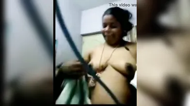 Tamil housewife sudha showing her boobs on video call