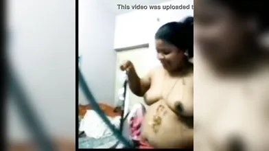 Tamil housewife sudha showing her boobs on video call