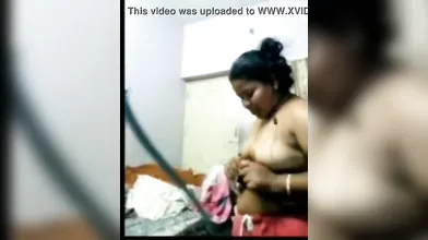Tamil housewife sudha showing her boobs on video call