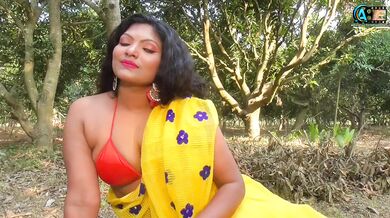 Horny Bengali Model Rashi Huge Cleavage
