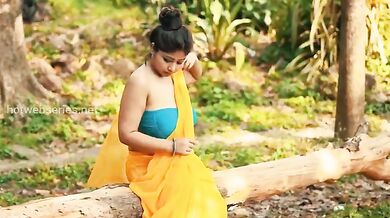 Monalisa Big Navel Hot Boobs