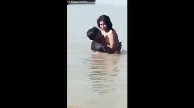 Desi Girl’s Hot River Sex – Viral xxx Video Goes XXX