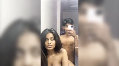 Sexy Horny Indian GF Sucking BF Dick In Hotel Room