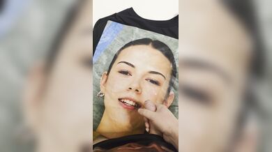 Cumshot tribut on hot printed girl