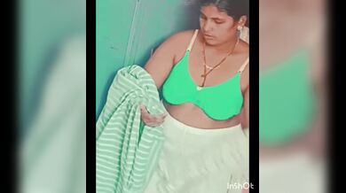 Bhabhi dress change
