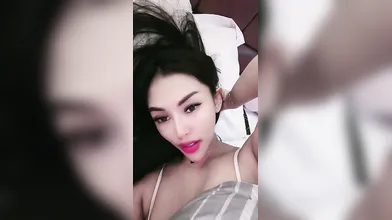 Indonesian Girl Selena Live (1)