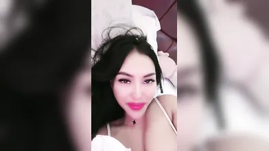 Indonesian Girl Selena Live (1)