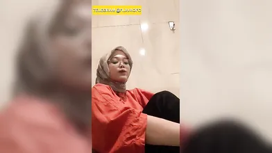 Hijab Girl Playing With Her Tits In Public Toilet