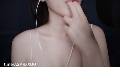 ASMR Yeonchu 吮吸手指