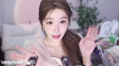 ASMR_酥酥学姐_金丝眼镜的舔耳温柔的舔舐