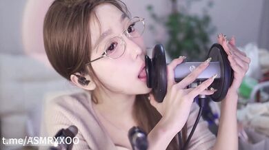 ASMR_酥酥学姐_金丝眼镜的舔耳温柔的舔舐