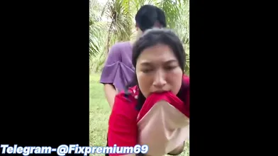 Khulle mai boyfriend ka bada lund ko chus chut chudwaai ladki nai