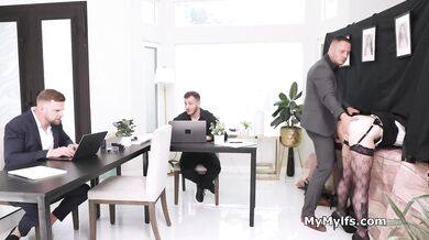 Freeuse Secretaries Drain Stressed Bosses at Work