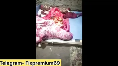 Sexy kashmiri bhabhi ko choda uske jawan padosi nai