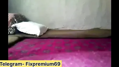 Gaon ki padosan bhabhi k sath din mai hi liya chudai ka maja