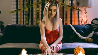 Sexy Little Devil - S29:E16