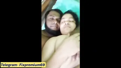 Pakistani Milf Aunty Nude Romance in Bed With Cousin