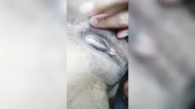 Zorrita caliente con coño afeitado