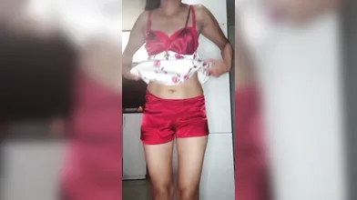 Zorrita caliente con hermosas piernas