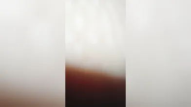 Zorrita caliente  desnuda mostrando su coño grande y afeitado