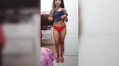 Anita flaquita quitandose la ropa