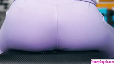 Trans and female gym athlets fucks in the bathroom
