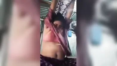 Gouthami reddy manthena removing dress & showing Hot bra with nude milky boobs in village Video xxx viral ??