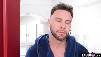 New sugarbaby Della Cate knocks on known sugardaddy his door