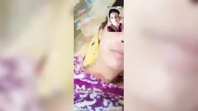 Bangladeshi girl pussy fingering