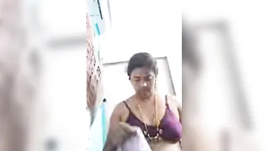 Tamil wife sexy boob show her video call