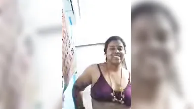 Tamil wife sexy boob show her video call
