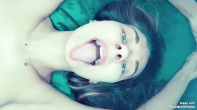 Sexy nose garl