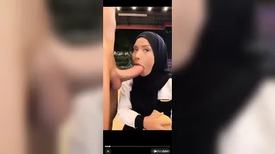 Awek melayu tudung hijab hisap kotek