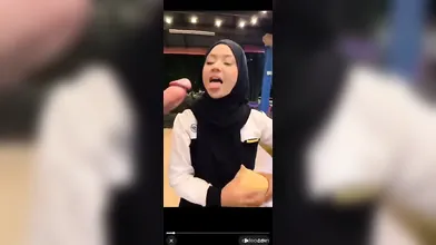 Awek melayu tudung hijab hisap kotek