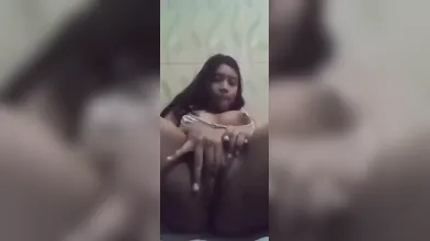 Asian girl naked fingering